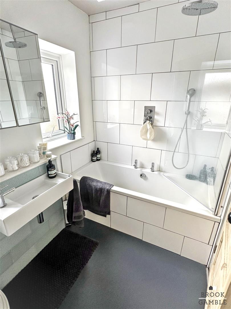 3 Bedroom House. Avard Crescent in Eastbourne, East Sussex 13